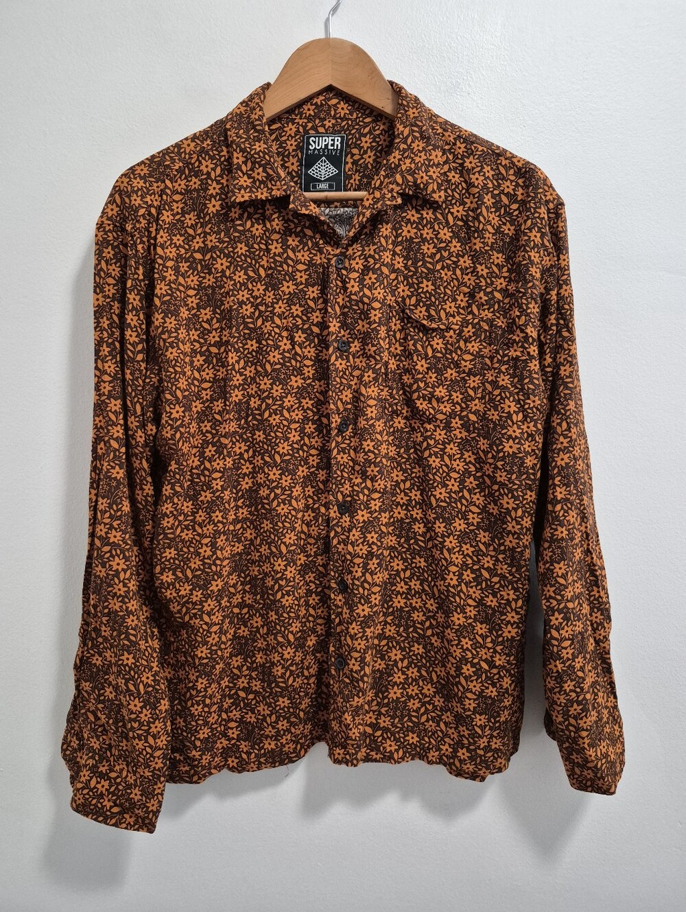 Super Massive Mens Floral Long Sleeve Button Up Shirt Size Medium